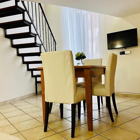 Gesu Nuovo Apartment Naples Luaran gambar