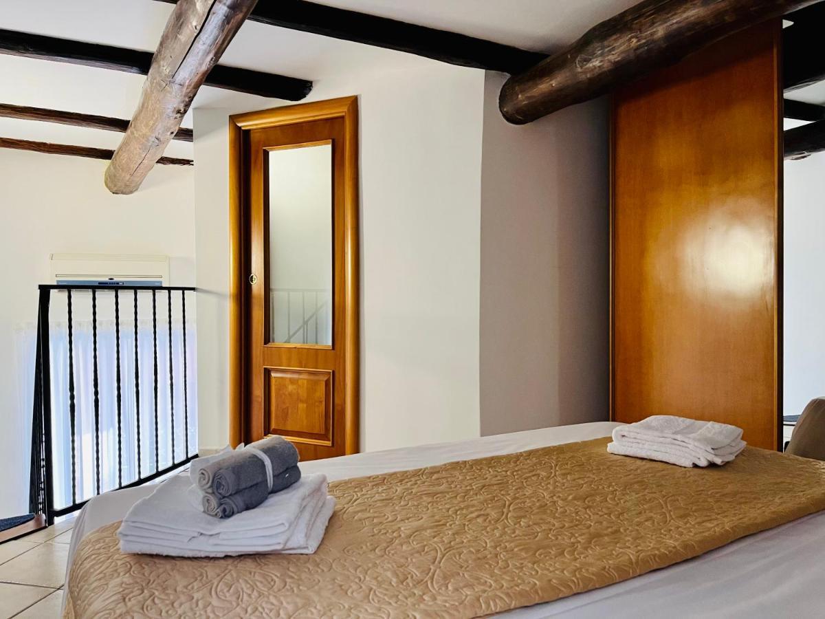 Gesu Nuovo Apartment Naples Luaran gambar
